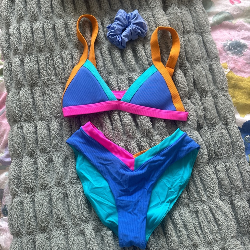 Oneone Bikini Set - Picture 2 of 8